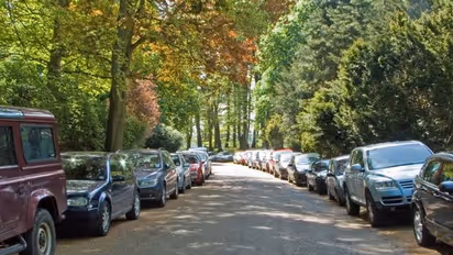 புதுசா கார் வாங்க போறீங்களா? இனி பார்க்கிங் வசதியும் இருந்தால்தான் வாங்க முடியும்!