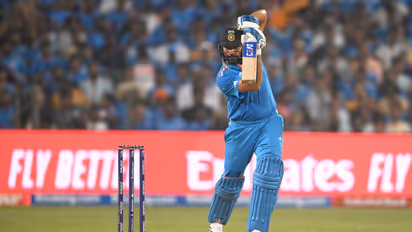 India vs New Zealand: உலகக் கோப்பையில் அதிக சிக்ஸர்கள் அடித்து டிவிலியர்ஸ் சாதனையை முறியடித்த ஹிட்மேன்!