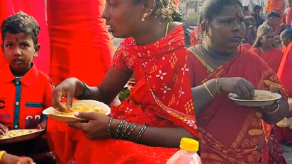 பங்காரு அடிகளார் மறைவு.. சோகத்திலும் பக்தர்களின் பசியை தீர்க்கும் கோயில் நிர்வாகம்..!