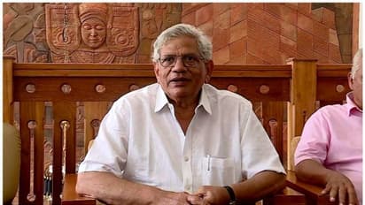 ജെഡിഎസിൽ നടക്കുന്നതെല്ലാം ദേവഗൗഡക്ക് അറിയുമെന്ന് തോന്നുന്നില്ല; പിണറായി അറിഞ്ഞെന്നുള്ളത് അസംബന്ധം: യെച്ചൂരി