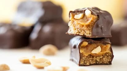 'സ്നിക്കേഴ്സ്' വീട്ടിലുണ്ടാക്കാം, എളുപ്പത്തില് തന്നെ; വൈറലായി റെസിപി വീഡിയോ