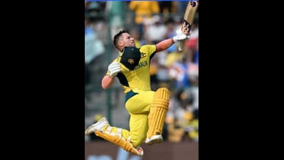 மீண்டும் மீண்டும் பாகிஸ்தான் வீரர்கள் செய்த தவறு: டேவிட் வார்னர் சதம் அடிக்க காரணமாக உசாமா மிர்!