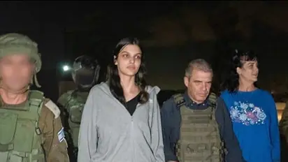 ஹமாஸ் பிடியில் பணயக் கைதிகளாக இருந்த 2 அமெரிக்கப் பெண்கள் விடுவிப்பு