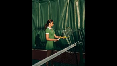 ಶಾರ್ಟ್ ಫ್ರಾಕ್ ಧರಿಸಿ ಟೆನ್ನಿಸ್ ಕಣಕ್ಕಿಳಿದ Pooja Hegde: ನಿಮಗೆ Pakistan ಹಸಿರು ಬಣ್ಣ ಇಷ್ಟನಾ ಎಂದ ಫ್ಯಾನ್ಸ್!