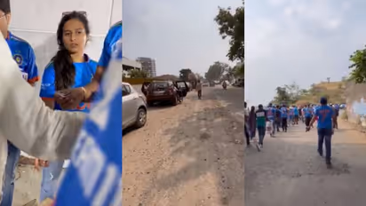 'ലോകകപ്പ് അറുബോര്', പൂനെയിലും രൂക്ഷ വിമര്ശനം; രണ്ട് കിലോമീറ്റര് ക്യൂ, പാര്ക്കിംഗില്ല, ഭക്ഷണത്തിന് തീവില!