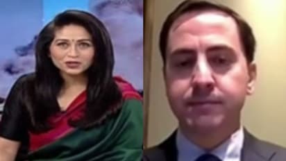 ചുവന്ന കരയുള്ള പച്ച സാരിയും കറുത്ത ബ്ലൗസും ധരിച്ച് അവതാരക; ചര്ച്ചക്കിടെ ദേഷ്യപ്പെട്ട് ഇസ്രയേലുകാരന്