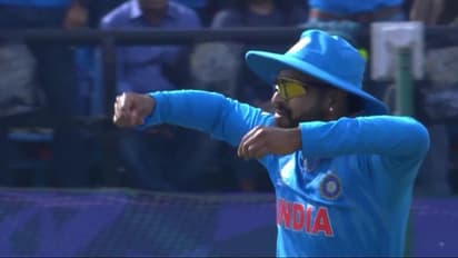 India vs New Zealand, Best Fielder: சிறப்பான கேட்ச்: பீல்டிங் பயிற்சியாளரிடம் பதக்கம் கேட்ட ஷ்ரேயாஸ் ஐயர்!