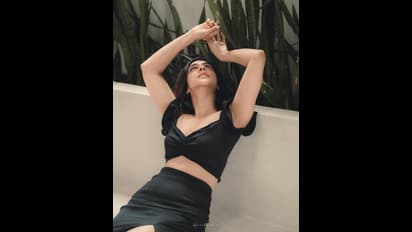 Madonna Sebastian: ಬ್ಲ್ಯಾಕ್​ ಡ್ರೆಸ್​ನಲ್ಲಿ ಎದೆಸೀಳು ತೋರಿಸಿದ ಕಿಚ್ಚನ ಬೆಡಗಿ: ಕಣ್ಣು ಕೆಂಪಗೆ ಮಾಡಿಕೊಂಡ ನೆಟ್ಟಿಗರು!