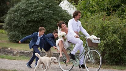 വധുവിന് തുണയായി 'നായ'; 24 -കാരി ഒരു ദിവസം സമ്പാദിക്കുന്നത് 30,000 രൂപ !