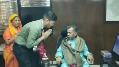 ಕೈಮುಗಿದು ಸ್ವಾಮೀಜಿ ಸ್ವಾಗತಿಸಿ ಕಚೇರಿ ಕುರ್ಚಿಯಲ್ಲಿ ಕೂರಿಸಿದ ಜಿಲ್ಲಾಧಿಕಾರಿಗೆ ಸಂಕಷ್ಟ!