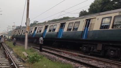 ஆவடியில் புறநகர் ரயிலின் 4 பெட்டிகள் தடம் புரண்டு விபத்து! பெரும் உயிர் சேதம் தவிர்ப்பு! ரயில் சேவை பாதிப்பு!