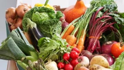 தக்காளி, வெங்காயம் விலை மீண்டும் கிடு, கிடுவென உயர்வு.! கோயம்பேடு சந்தையில் காய்கறி விலை நிலவரம் என்ன.?