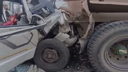 ಚಿಕ್ಕಬಳ್ಳಾಪುರ: ಪೊಲೀಸ್‌ ಠಾಣೆ ಎದುರೇ ಭೀಕರ ಅಪಘಾತ, 13 ಜನರ ದುರ್ಮರಣ