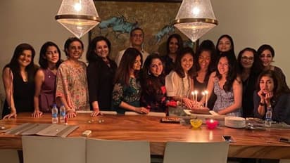 பாட்டி வயதிலும் குறையாத பியூட்டியோடு 57-வது பிறந்தநாளை கொண்டாடிய நடிகை நதியா - வைரலாகும் வீடியோ