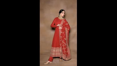 ಕತ್ರಿನಾ ಕೈಫ್‌- ಜಾನ್ವಿ ಕಪೂರ್‌:  ಸಾಂಪ್ರದಾಯಿಕ ಕೆಂಪು ಔಟ್‌ಫಿಟ್‌ನಲ್ಲಿ ಬಾಲಿವುಡ್ ನಟಿಯರು