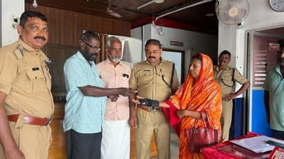 ആശുപത്രിയില് പോയപ്പോള് രണ്ടര പവന്റെ സ്വര്ണ വള കളഞ്ഞുകിട്ടി; ആരിഫയെ കണ്ടെത്തി തിരികെ നല്കി തിലകന്