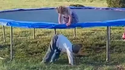 കുഞ്ഞനിയത്തിയെ താങ്ങുന്ന 'കുഞ്ഞ് ചേട്ടൻ'; ഹൃദ്യമായ വീഡിയോ...