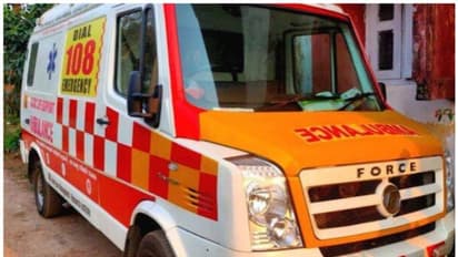 108 ആംബുലൻസ് ജീവനക്കാരുടെ സമരം 4ാം ദിവസത്തിൽ, സർക്കാർ 10 കോടി നൽകിയിട്ടും കമ്പനി ശമ്പളം നൽകുന്നില്ലെന്ന് പരാതി