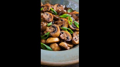 காளானில் இப்படி ஒரு முறை ப்ரை செஞ்சு சாப்பிடுங்க.. டேஸ்ட்டா இருக்கும்.. ரெசிபி இதோ!