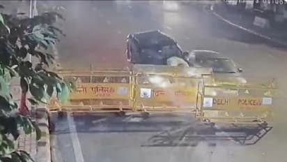 డ్యూటీలో ఉన్న పోలీసునే ఢీకొట్టిన కారు.. గాల్లోకి ఎగిరి కింద పడి, తీవ్రగాయాలపాలైన కానిస్టేబుల్.. వీడియో వైరల్