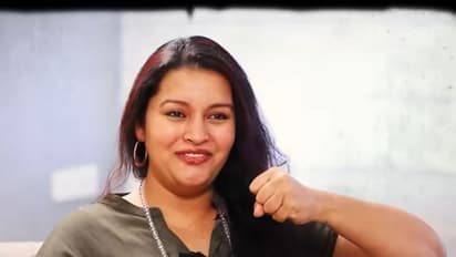 సరిగ్గా ఎలక్షన్ టైంలో రేణు దేశాయ్ చేతిపై ఆ టాటూ.. పరోక్షంగా పవన్ కి మద్దతు ?