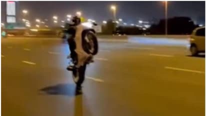 280 കിലോമീറ്റര് വേഗത്തില് ബൈക്കില് 'ചീറിപ്പാഞ്ഞു', ഒരു കൈവിട്ട് അഭ്യാസപ്രകടനം; വീഡിയോ വൈറലായതോടെ അറസ്റ്റ്