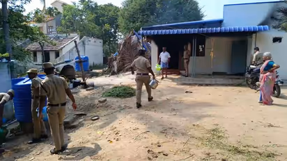 திருப்பத்தூரில் காதல் ஜோடி தப்பி ஓட்டம்! ஆத்திரத்தில் காதலன் வீட்டை தீ வைத்து கொளுத்திய பெண் வீட்டார்