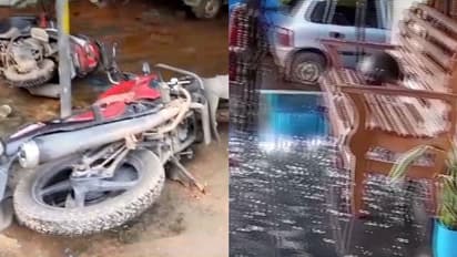 പാതിരാത്രിയില് വീട്ടുകാരെ വിളിച്ചുണർത്തി, ആദ്യം ഭീഷണി പിന്നാലെ വാഹനങ്ങൾ തല്ലിതകർത്ത് അക്രമികൾ