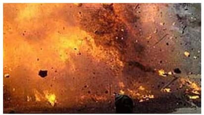 ഇടുക്കിയിൽ തോട്ട പൊട്ടി തെറിച്ച് വൻ അപകടം; ഒരാളുടെ കൈകള്‍ അറ്റുപോയി, രണ്ടുപേര്‍ക്ക് ഗുരുതര പരിക്ക്