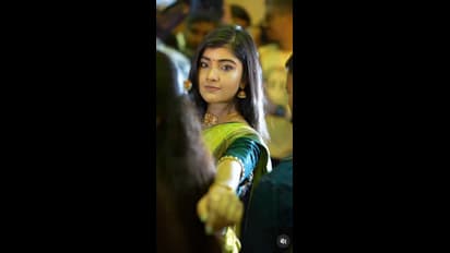 ಗಿಣಿ ಬಣ್ಣದ ಸೀರೆಯಲ್ಲಿ ಮಿಂಚಿದ ಅಮೃತಾ ಪ್ರೇಮ್: ನಿಮ್ಮ ತಂದೆಗೆ ವಯಸ್ಸೇ ಆಗೋಲ್ವಾ ಅನ್ನೋದಾ ನೆಟ್ಟಿಗರು!