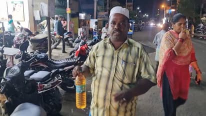 10 நாட்களில் இரண்டாவதாக ரெய்டு; அதிகாரிகளுக்கு எதிராக உணவக உரிமையாளர் தீ குளிக்க முயன்றதால் பரபரப்பு