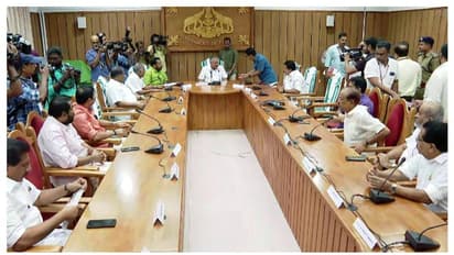 Kerala: All-party meeting adopts resolution  to stand united amid attempts to derail peace in state