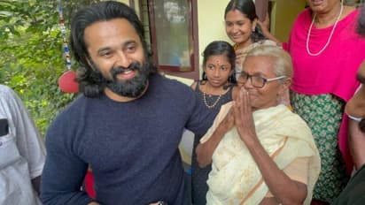 കരാറുകാരൻ വീടുപണി പാതിവഴിയിൽ ഉപേക്ഷിച്ചു; ദുരിതം പേറി 75കാരി, കൈത്താങ്ങായി ഉണ്ണി മുകുന്ദൻ