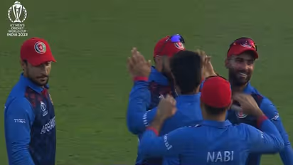 தட்டி தூக்கிய ஃபசல்ஹக் பாரூக்கி – இலங்கை 241 ரன்னுக்கு ஆல் அவுட்!