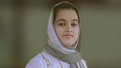 മകനെ ഉറക്കിക്കിടത്തി, കഴുത്തിൽ കുരുക്കിട്ട് മാതാവിന് സെൽഫി അയച്ചു; 25 കാരിയുടെ ആത്മഹത്യ, ഭർത്താവിനെതിരെ കേസ്