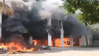 மராத்தா இட ஒதுக்கீடு: அஜித் பவார் வீடு மீது தாக்குதல்; எம்.எல்.ஏ.,க்கள், எம்.பி.க்கள் ராஜினாமா!