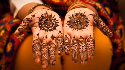Karwa Chauth 2023: 10 tips to make your mehndi darker overnight