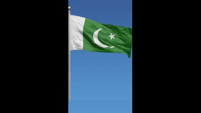 இலங்கை வழியில் செல்லும் பாகிஸ்தான்; லேமினேஷன் பேப்பர் இல்லாமல் புதிய பாஸ்போர்ட்டுகள் பெறுவதில் சிக்கல்!!