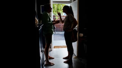 உறவில் ஏற்றுக்கொள்ளவே முடியாத சில செயல்கள் இவை தான்.. என்னென்ன தெரியுமா?