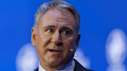 ஜாலியா டூர் போயிட்டு வாங்க.. மொத்த செலவும் என்னோடது - 1200 ஊழியர்களை Disneylandக்கு அனுப்பிய அதிசய முதலாளி!