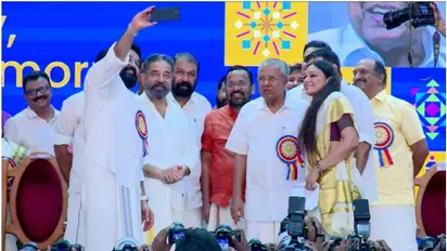 കേരളീയം വേദിയിൽ മോഹൻലാലിന്റെ സെല്ഫി -വീഡിയോ