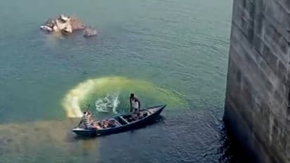 అన్నారం సరస్వతి బ్యారేజ్కు లీకేజీలు.. అప్రమత్తమైన అధికారులు..