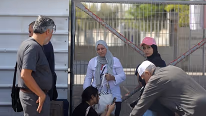 ആശ്വാസം, സംഘർഷം തുടങ്ങിയ ശേഷം ആദ്യം; റഫ അതിർത്തി തുറന്ന് ഈജിപ്ത്, വിദേശികൾ ഗാസ വിടുന്നു