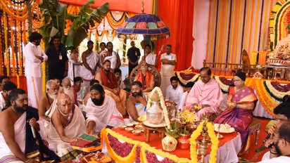 రాజశ్యామల యాగం: కేసీఆర్ దంపతులతో యాగ సంకల్పం చేయించిన స్వరూపానందేంద్ర