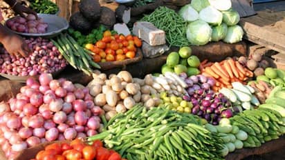 Vegetable Price : காய்கறி விலை நிலவரம் என்ன.? கோயம்பேட்டில் தக்காளி, கேரட் விலைக் கூடியதா குறைந்ததா.?