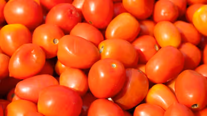 குறைந்தது வெங்காயம் விலை.. அதிகரித்தது தக்காளி விலை- கோயம்பேட்டில் காய்கறி விலை நிலவரம் என்ன.?