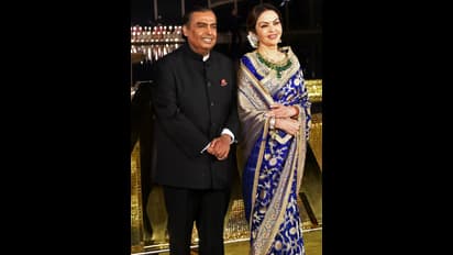 இந்தியாவின் விலை உயர்ந்த காரை பரிசாக பெற்ற நீட்டா அம்பானி.. அதன் மதிப்பு எத்தனை கோடி தெரியுமா?