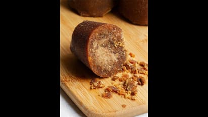 ചുമയും ജലദോഷവും ഉള്ളവര്‍ കരിപ്പുകട്ടി ചായ കുടിക്കുന്നത് കൊണ്ട് ഗുണമുണ്ടോ?