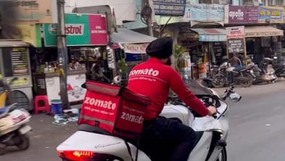 17 லட்ச ரூபாய் பைக்கில் செல்லும் ஜோமேட்டோ டெலிவரி பாய்... நெட்டிசன்களுக்கு ஷாக் கொடுத்த வைரல் வீடியோ!