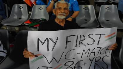 India vs Sri Lanka: 86 வயதில் முதல் முறையாக உலகக் கோப்பை போட்டியை பார்க்க வந்த தாத்தா!